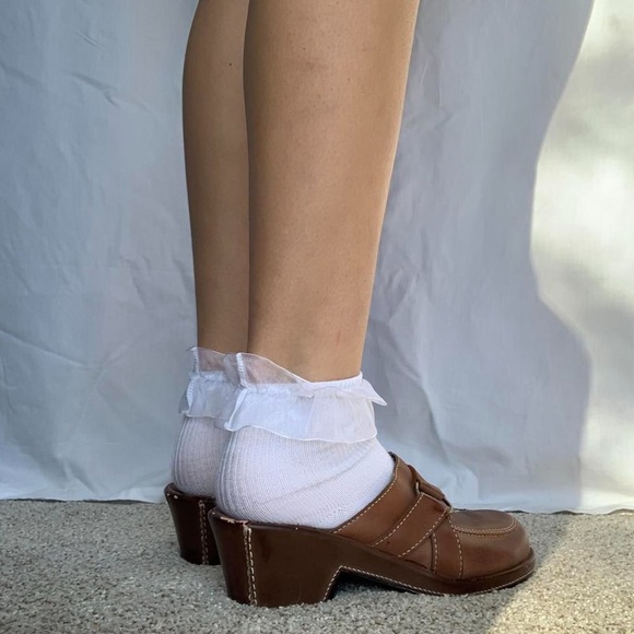 Brown vintage boho chunky heels
• Brand: White Mountain
• Size: 6 - Picture 2 of 6
